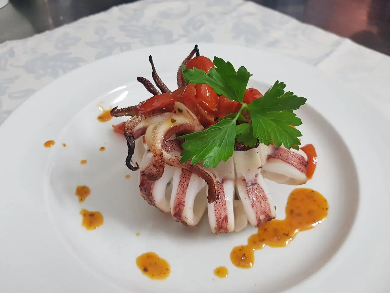 Antipasto di calamari con pomodorini — Ristorante La Grotta La Maddalena